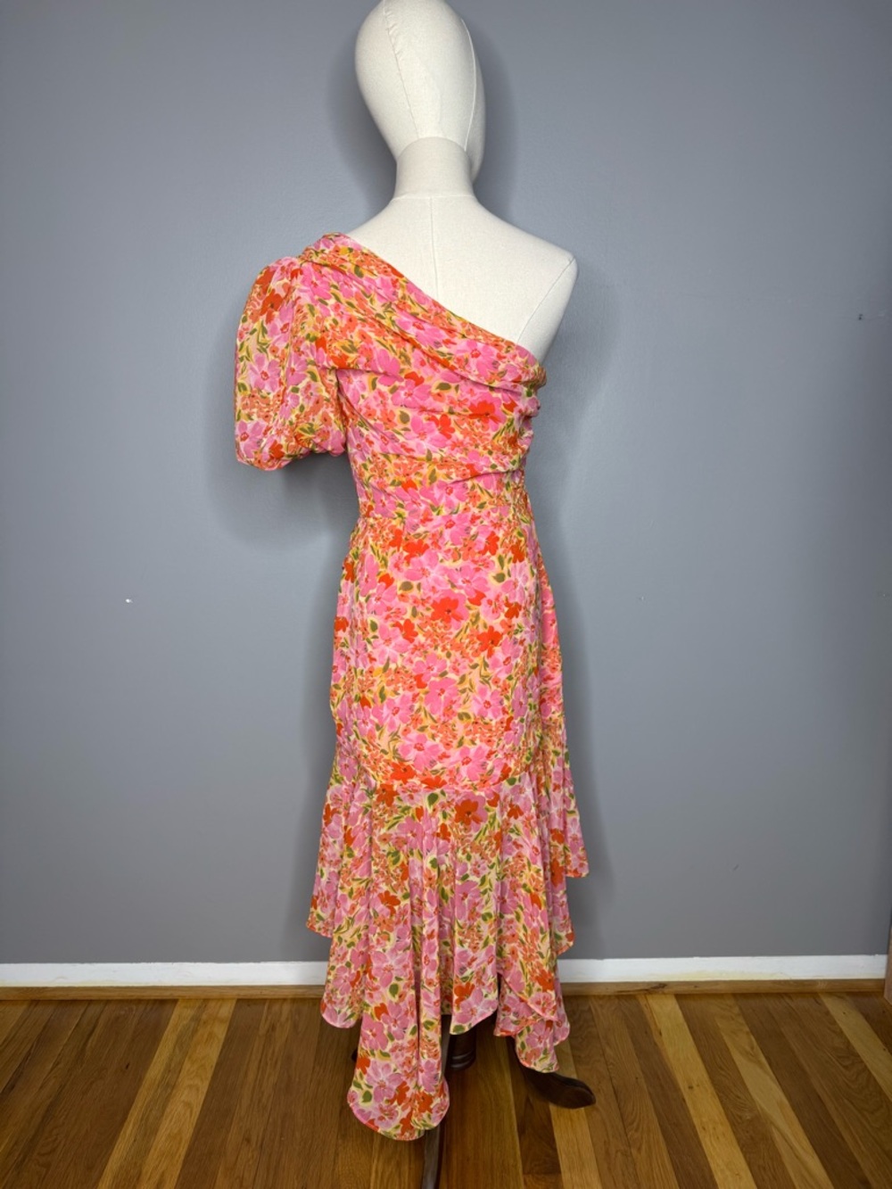 ASTR The Label One Shoulder Santorini Dress in Pink Multi Floral. - Picture 6 of 8